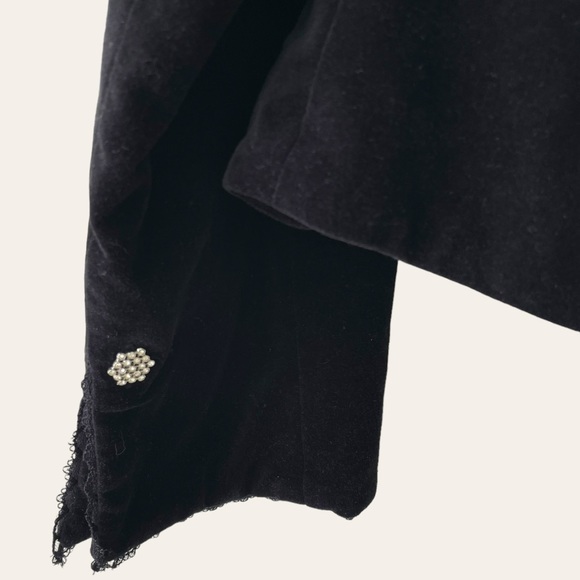 VINTAGE Old Navy Black Velvet Lace accents diamond button Jacket size M - Picture 8 of 11